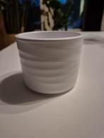 Moderne witte bloempot - binnen, Tuin en Terras, Bloempotten, Rond, Binnen, Ophalen of Verzenden, Zo goed als nieuw