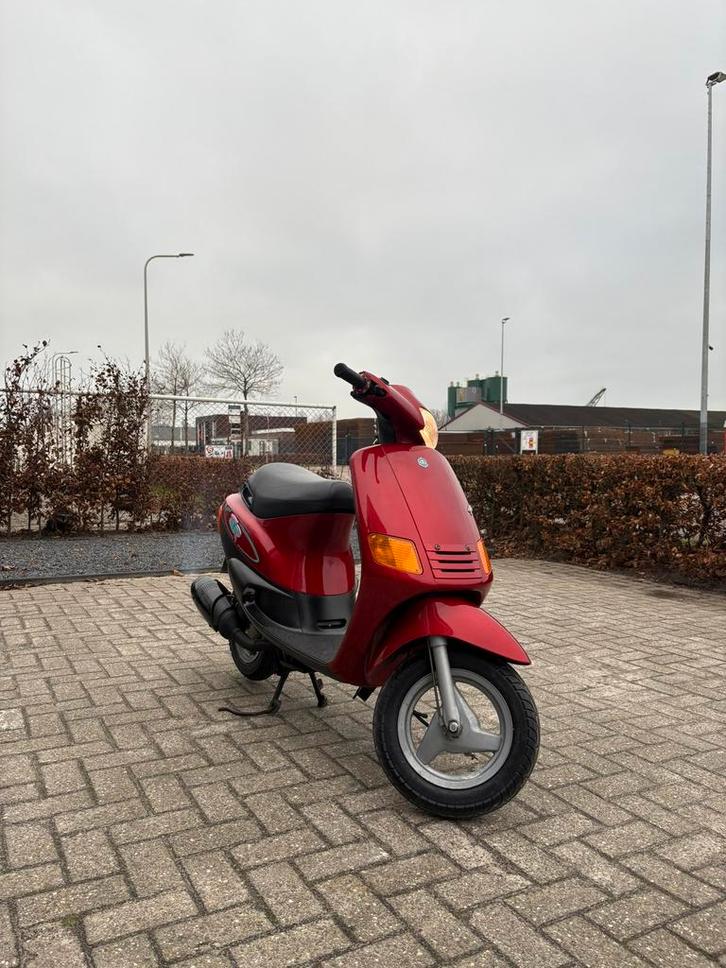 Piaggio zip type, Fietsen en Brommers, Scooters | Piaggio, Zo goed als nieuw, Zip, Maximaal 25 km/u, Tweetakt, Ophalen