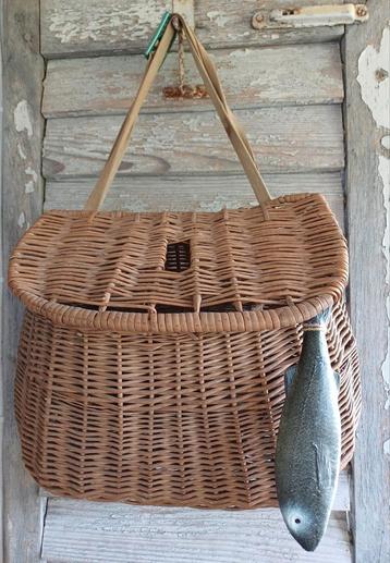 Oude vissersmand, rieten mand, visgerei, brocante mand beschikbaar voor biedingen