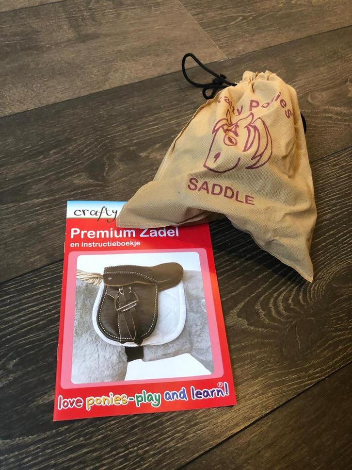 Bruin Crafty Ponies Premium Zadel, Kinderen en Baby's, Speelgoed | Knuffels en Pluche, Zo goed als nieuw, Overige typen, Ophalen of Verzenden