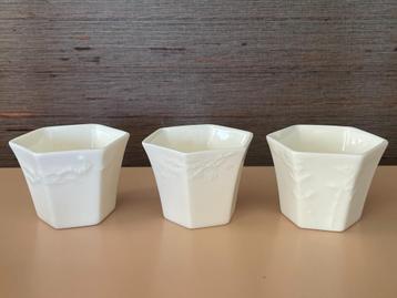 Chinese porcelain: blanc de chine beschikbaar voor biedingen