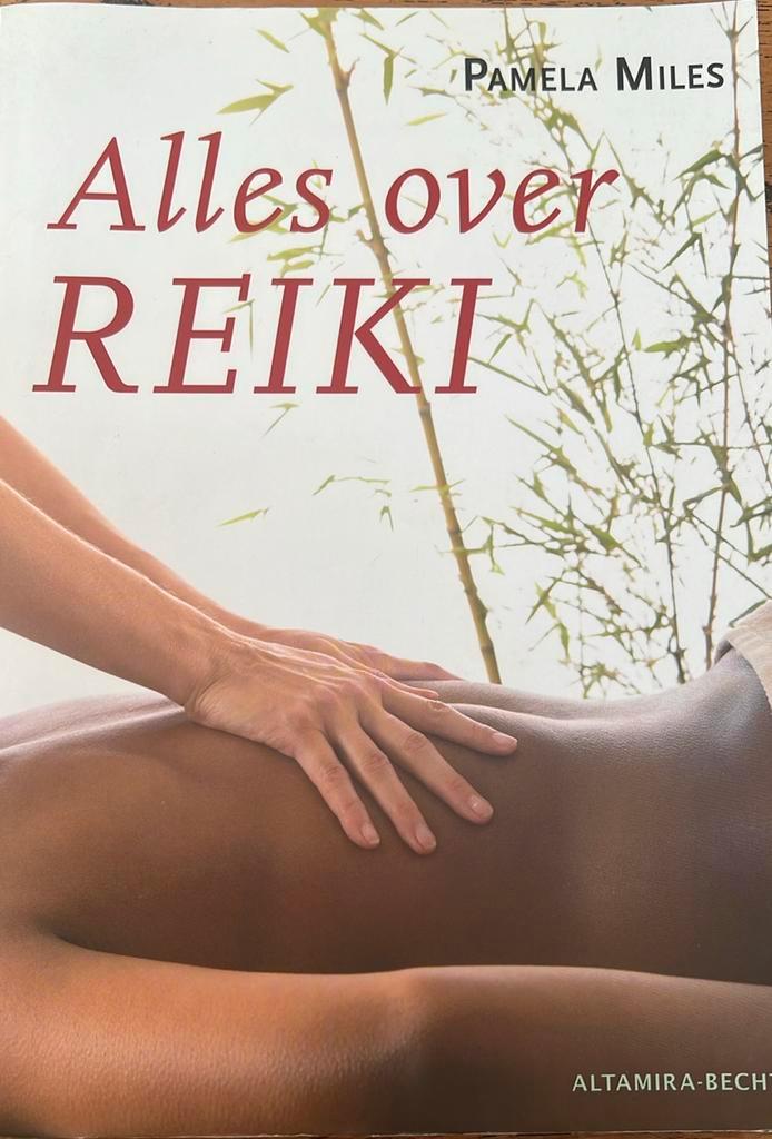 P. Miles - Alles over reiki, Boeken, Esoterie en Spiritualiteit, Zo goed als nieuw, Instructieboek, Overige onderwerpen, Ophalen of Verzenden