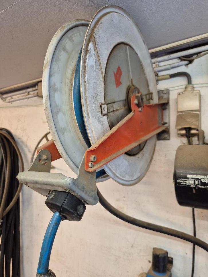 Lucht haspel, Doe-het-zelf en Verbouw, Compressors, Gebruikt, 10 bar of meer, 100 liter of meer, Minder dan 200 liter/min, Ophalen