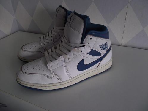 wit blauw Nike Air Jordan 1 Mid Sneakers leer sportschoen 44, Kleding | Heren, Schoenen, Zo goed als nieuw, Sportschoenen, Blauw