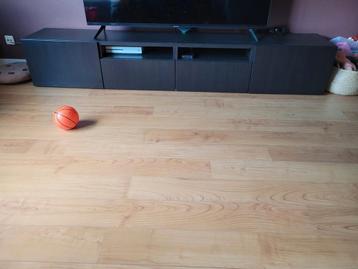 Tv meubel 240cm bij 40cm - gebruikssporen zichtbaar.  beschikbaar voor biedingen