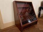Antieke trapeze mahonie vitrinekast, Ophalen, Gebruikt, 50 tot 100 cm, Glas