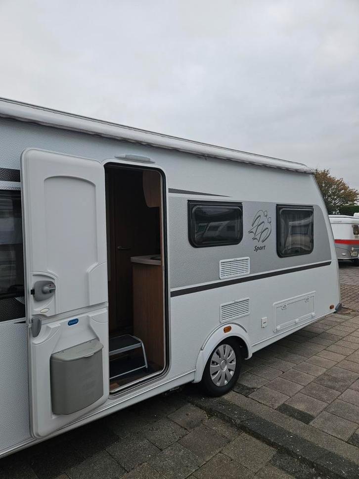 Knaus Sport 460 EU - Fijne caravan!, Caravans en Kamperen, Caravans, Particulier, tot en met 4, 1000 - 1250 kg, Knaus, 2 aparte bedden