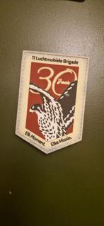 Badge 30jaar luchtmobiel, Ophalen of Verzenden, Landmacht, Nederland, Embleem of Badge