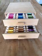 DMC borduurgaren in houten kastje. 72 verschillende kleuren, Hobby en Vrije tijd, Borduren en Borduurmachines, Ophalen of Verzenden