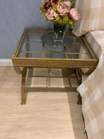 2x Vintage Nachtkastjes – Goudkleur met Glasplaat, Ophalen of Verzenden, Glas, Minder dan 45 cm, Minder dan 55 cm