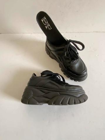 J553 Devine Follie maat 39 plateau-schoenen veter zwart beschikbaar voor biedingen