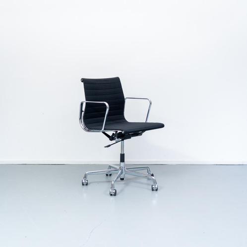 10x Vitra Eames EA 117 Bureaustoel Zwart Hopsak - Chroom, Huis en Inrichting, Bureaustoelen, Zo goed als nieuw, Bureaustoel, Zwart