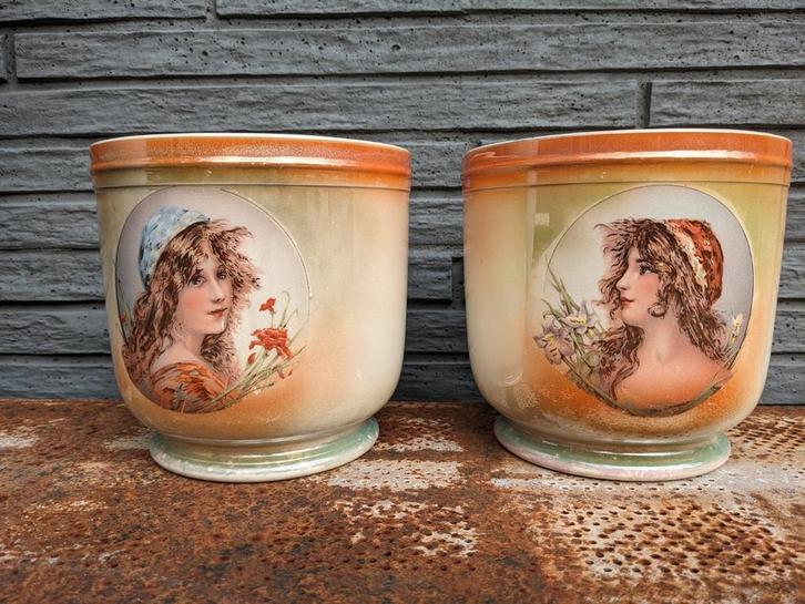 Twee mooie bloempotten, Antiek en Kunst, Antiek | Keramiek en Aardewerk, Ophalen of Verzenden