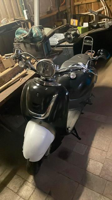 Retro scooter onderdelen beschikbaar voor biedingen