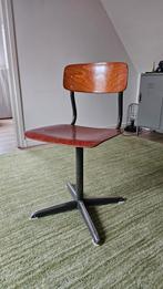 Vintage Schoolstoel - Industrieel Design, Huis en Inrichting, Stoelen, Ophalen, Gebruikt, Bruin, Vintage