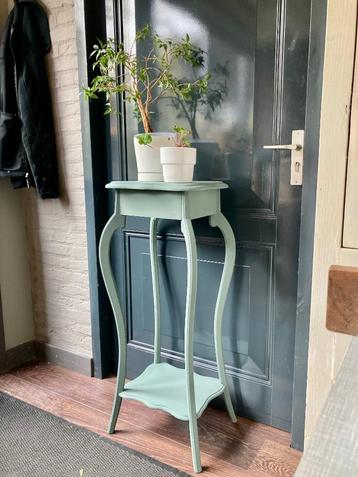 Hoge plantentafel uit Grootmoeders tijd. Stevig en mooi. beschikbaar voor biedingen