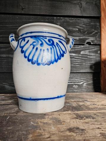 Oude delfts blauwe aardewerk pot beschikbaar voor biedingen