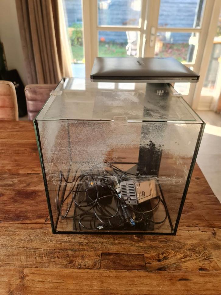 Aquarium Superfish Qubiq 30 liter pro complete set!, Dieren en Toebehoren, Vissen | Aquaria en Toebehoren, Zo goed als nieuw, Leeg aquarium