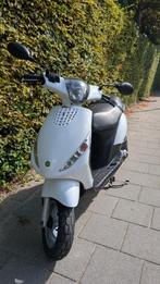 Piaggio Zip 4 takt 2010 brom geel kenteken, Fietsen en Brommers, Scooters | Piaggio, Ophalen, Gebruikt, Maximaal 45 km/u, Zip
