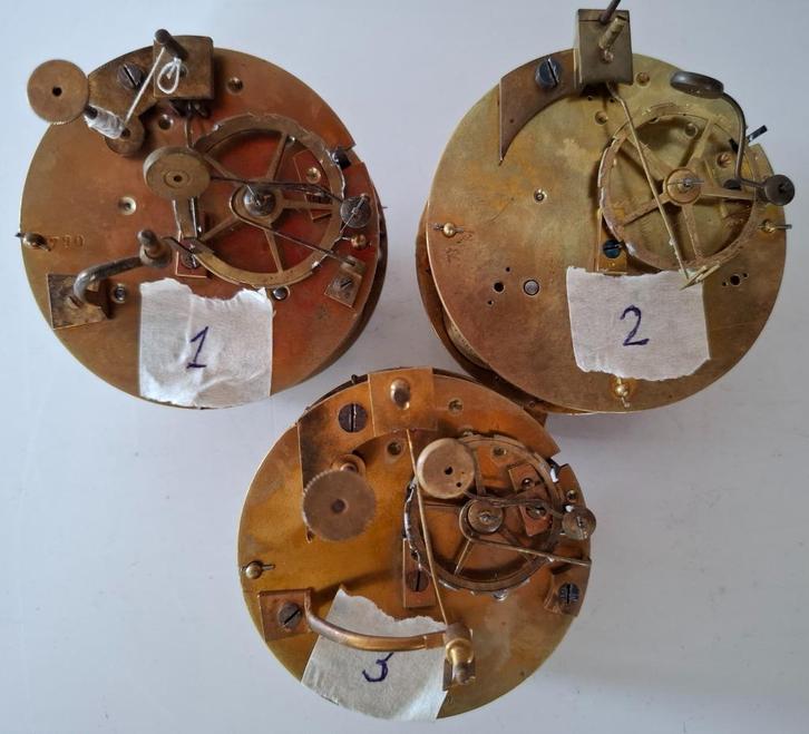 Drie Franse pendule uurwerken, touwtje slinger, ook per stuk, Antiek en Kunst, Antiek | Klokken, Ophalen of Verzenden
