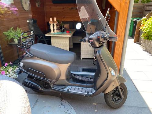 Btc scooter, Fietsen en Brommers, Snorfietsen en Snorscooters, Zo goed als nieuw, Overige merken, Benzine, Ophalen of Verzenden