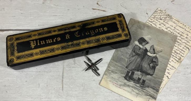 Antieke Franse lakwerk “pennendoos” zwart- / goudkleurig, Antiek en Kunst, Curiosa en Brocante, Ophalen of Verzenden