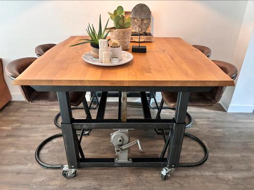 Horeca Industriele opdraaitafel eetkamertafel staal /Eiken, Huis en Inrichting, Tafels | Eettafels, Gebruikt, 100 tot 150 cm, 100 tot 150 cm