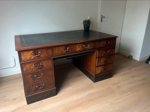 Prachtig engels bureau chesterfield, Antiek en Kunst, Antiek | Kantoor en Zakelijk, Ophalen of Verzenden