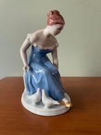 Royal Dux, vrouw met duiven, porseleinen beeld 1920/40, Antiek en Kunst, Ophalen of Verzenden