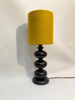 Design tafellamp van wolvilt – Mosterdgeel – Handgemaakt, Hout, 50 tot 75 cm, Nieuw, Ophalen of Verzenden