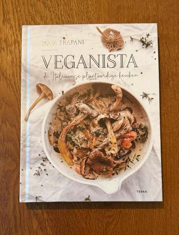 Luna Trapani - Veganista beschikbaar voor biedingen