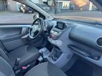 Toyota AYGO 1.0-12V COMFORT NAVIGATOR / AIRCO / NAVI / ELEK., Auto's, Voorwielaandrijving, Euro 5, Gebruikt, 4 stoelen