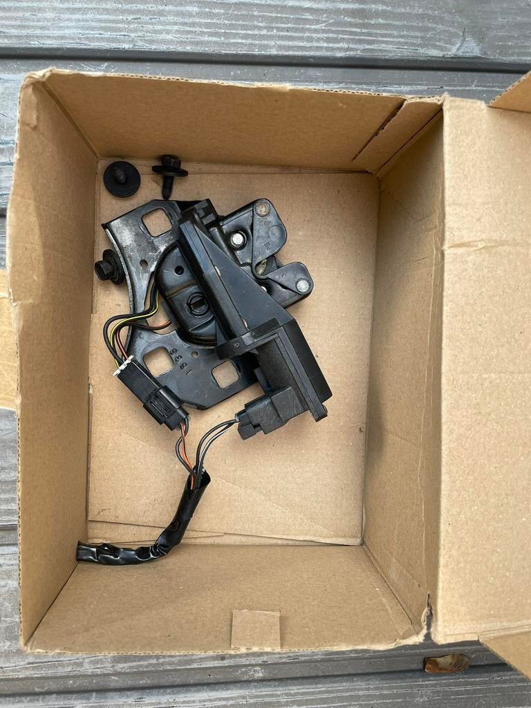 Chevrolet Camaro kofferbaksluiting vierde generatie, Ophalen of Verzenden, Chevrolet