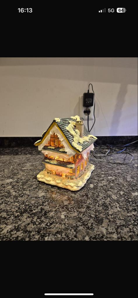 Konstsmide huisje met fiberglas, Diversen, Kerst, Gebruikt, Ophalen of Verzenden