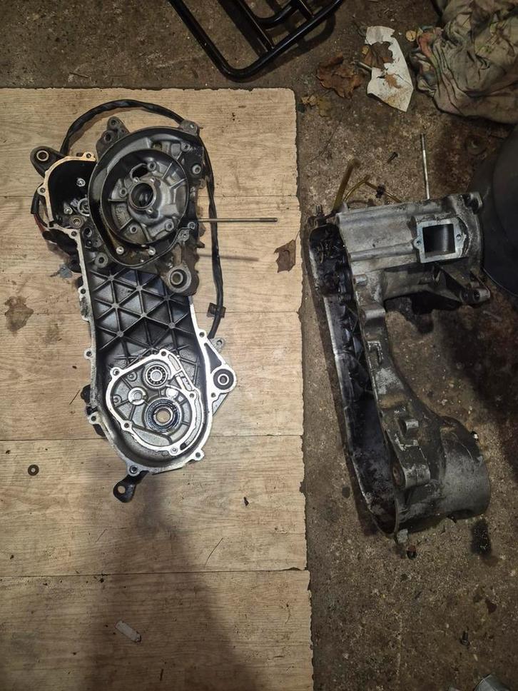 Piaggio zip 2t 50cc carters en Piaggio sfera 80cc 2t carter, Fietsen en Brommers, Brommeronderdelen | Scooters, Zo goed als nieuw