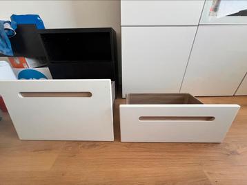 4x witte besta lades beschikbaar voor biedingen