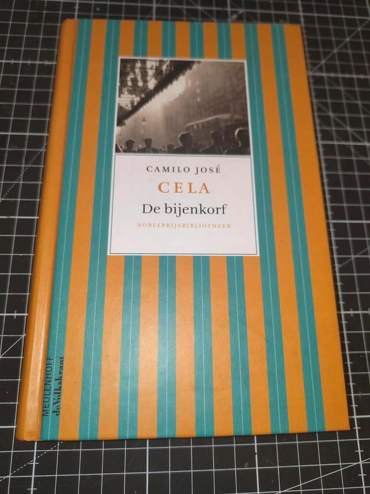 De Bijenkorf - Camilo José Cela, Boeken, Literatuur, Zo goed als nieuw, Nederland, Ophalen of Verzenden