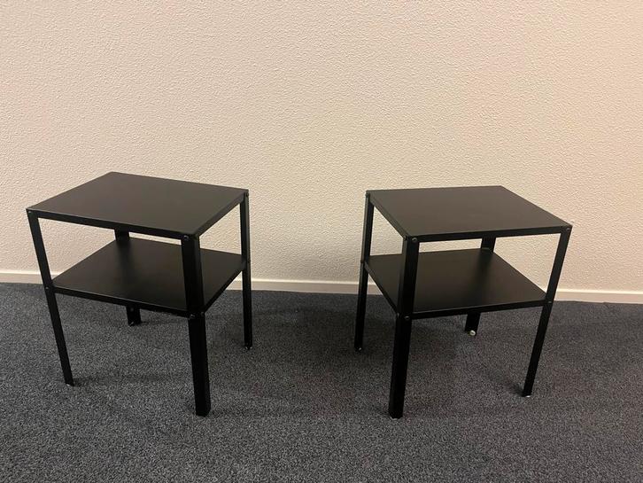 Set van 2 zwarte metalen bijzettafels of nachtkastje, Huis en Inrichting, Tafels | Bijzettafels, Gebruikt, Vierkant, Minder dan 45 cm