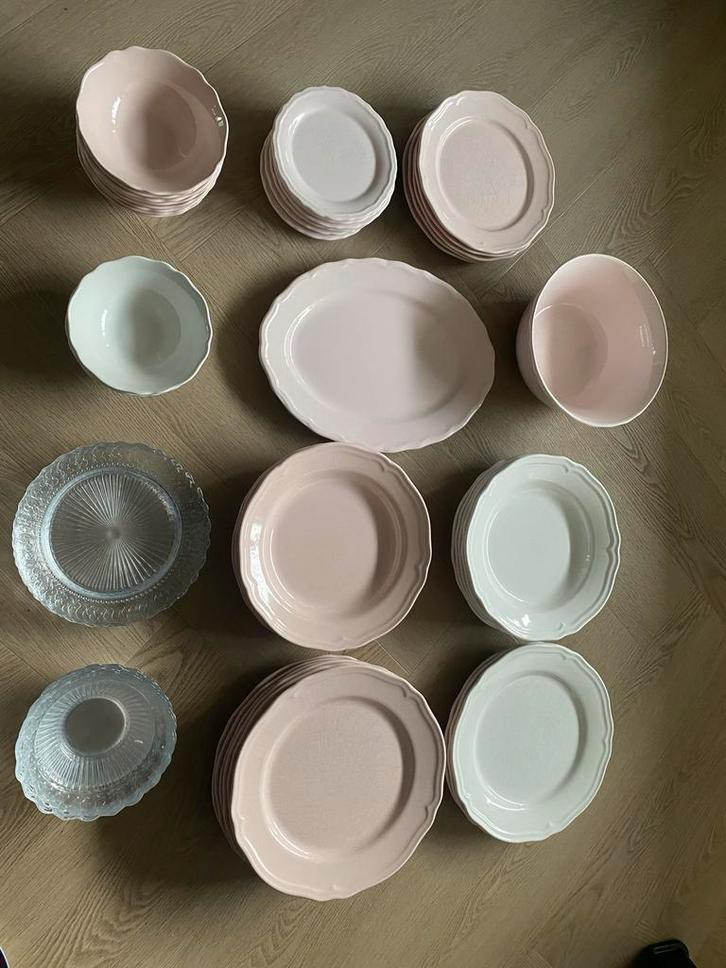 Compleet IKEA & HEMA Servies - Borden, Schalen, Mokken, Huis en Inrichting, Keuken | Servies, Gebruikt, Compleet servies, Effen