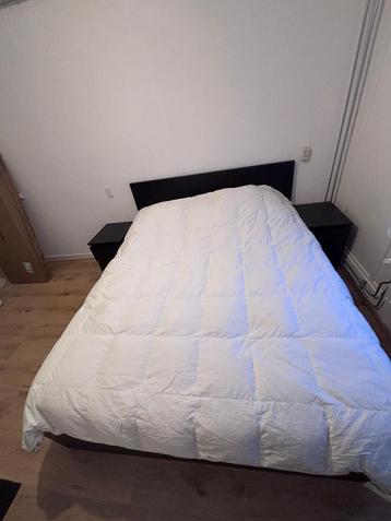 IKEA 180x200 tweepersoonsbed met twee nachtkastjes
