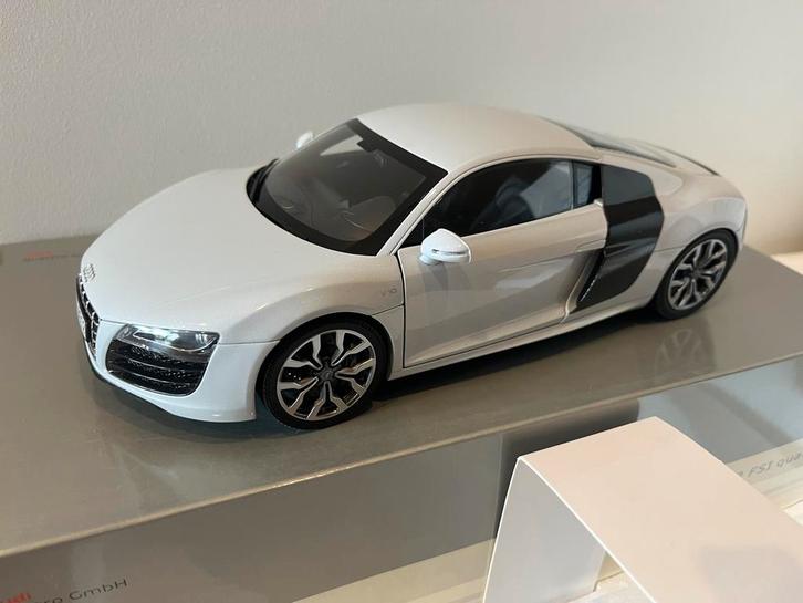 Audi R8 5.2 FSI Quattro 2009 Kyosho 1:18 dealer editie, Hobby en Vrije tijd, Modelauto's | 1:18, Zo goed als nieuw, Auto, Kyosho