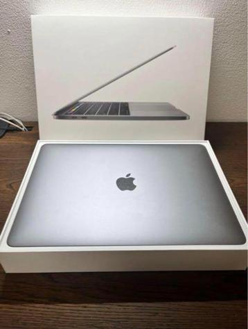 Macbook Pro 2017 i7 15 inch 16GB RAM 256GB SSD Touchbar beschikbaar voor biedingen