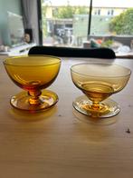 Twee oranje retro glaasjes oud, Ophalen of Verzenden