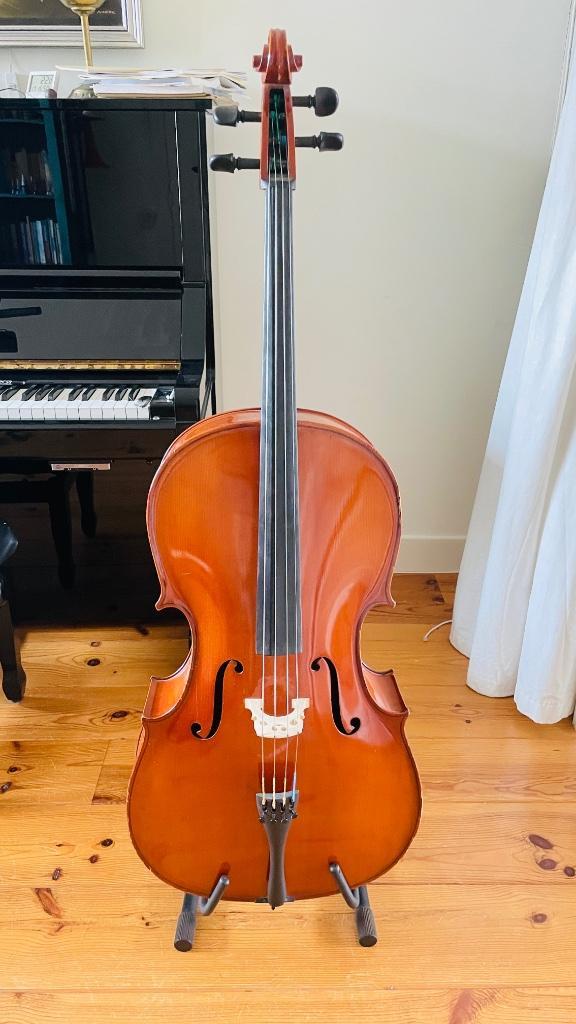 Licht spelende 4/4 studiecello met koffer, Muziek en Instrumenten, Strijkinstrumenten | Cello's, Gebruikt, 4/4-cello, Met koffer