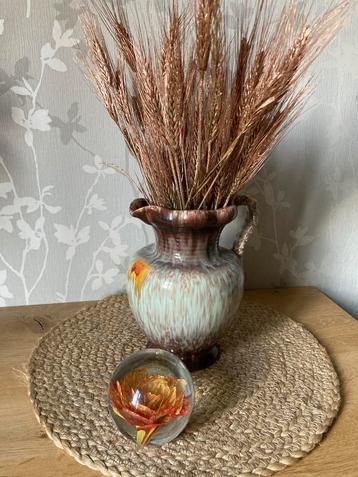 Vintage vaas bruin/groen + droogbloemen beschikbaar voor biedingen