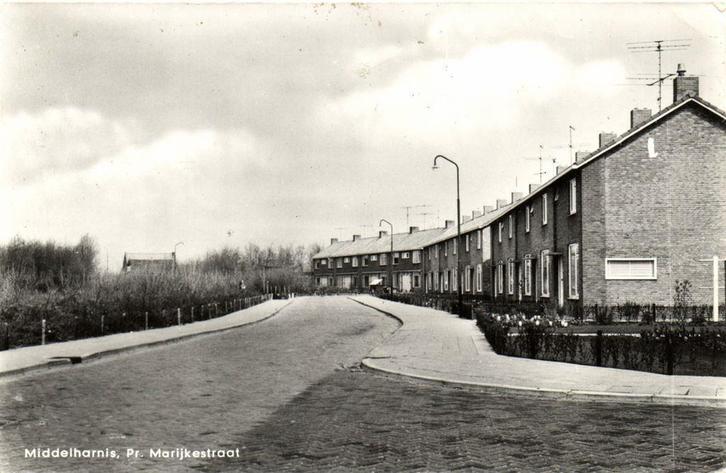 Middelharnis, Pr. Marijkestraat - 1966 gelopen, Verzamelen, Ansichtkaarten | Nederland, Ongelopen, Noord-Brabant, Voor 1920, Ophalen of Verzenden