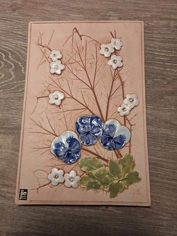 Jie Gantofta Keramische Tegel Bloemen beschikbaar voor biedingen