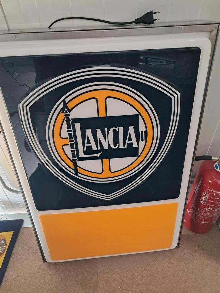 Oude Lancia dealer lichtbak jaren 70e 96cm uniek, marge prod, Verzamelen, Merken en Reclamevoorwerpen, Gebruikt, Lichtbak of (neon) lamp