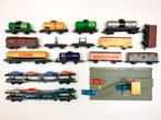 LIMA: set van 15 Goederenwagons + Laadstation voor H0-spoor, Hobby en Vrije tijd, Modeltreinen | H0, Ophalen, Gebruikt, Gelijkstroom