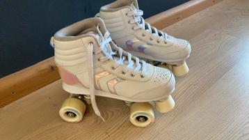 Nette Rolschaatsen beschikbaar voor biedingen